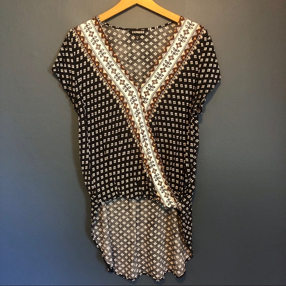 Express Hi-Lo Patterned Top - M
